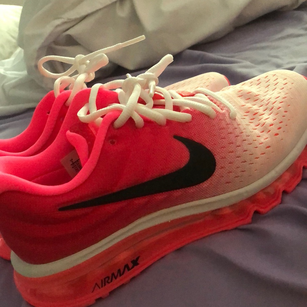 New Nike Air Max size 7